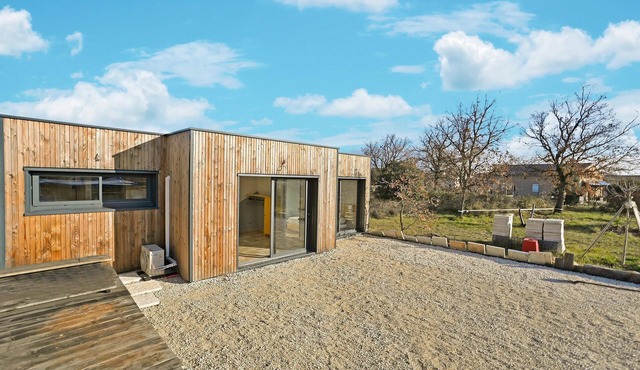 Nice apartment in Larnas with WiFi