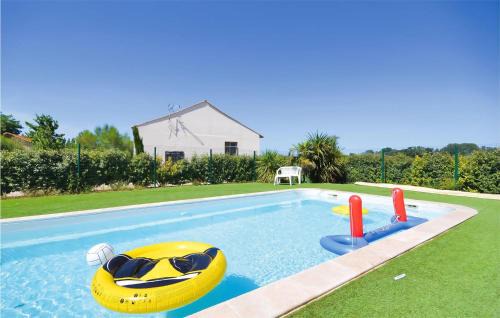 Nice Apartment In Le Sambuc With Wifi