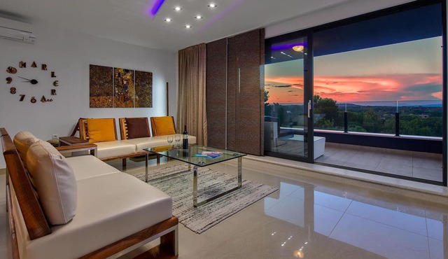 Nice apartment in Liznjan with house sea view