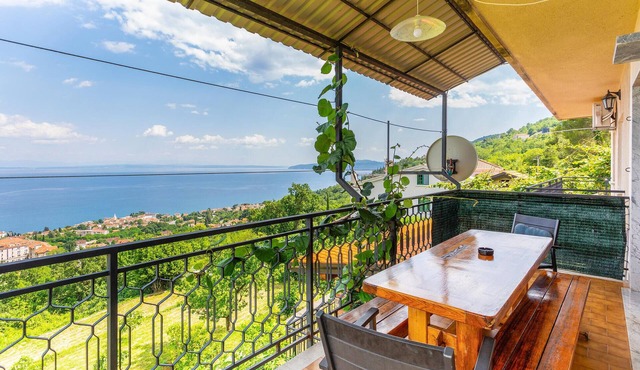 Nice apartment in Lovran with house sea view