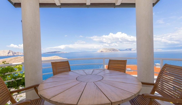 Nice apartment in Lukovo with house sea view