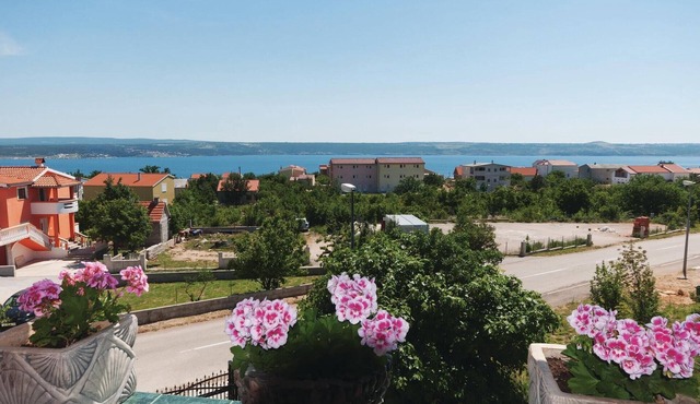 Nice apartment in Maslenica with WiFi