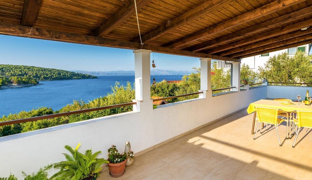 Nice apartment in Necujam with house sea view