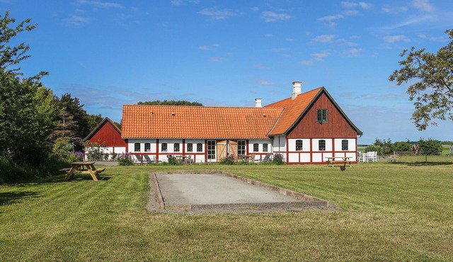 Nice apartment in Nexø with kitchen