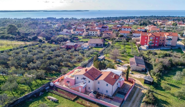 Nice apartment in Peroj with WiFi