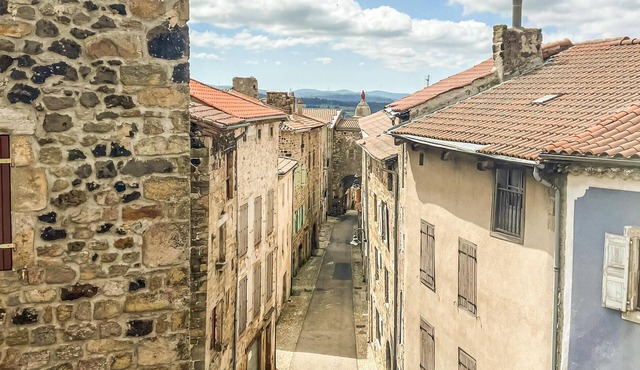 Nice apartment in Pradelles with WiFi