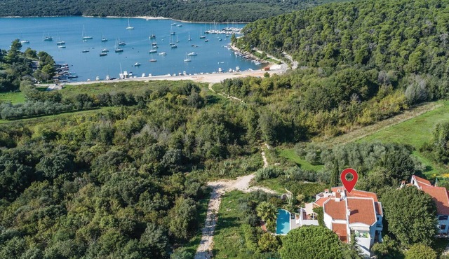 Nice apartment in Pula with outdoor swimming pool