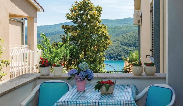Nice apartment in Rabac with WiFi