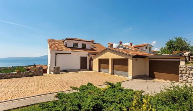 Nice apartment in Rijeka with house sea view