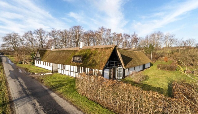 Nice apartment in Rønde with WiFi