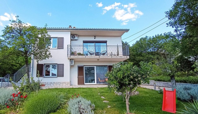 Nice apartment in Smrika with WiFi