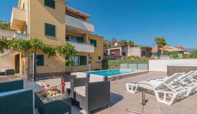 Nice apartment in Solin with swimming pool