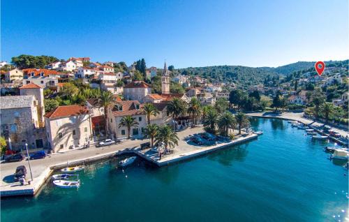 Nice Apartment In Splitska With Wifi