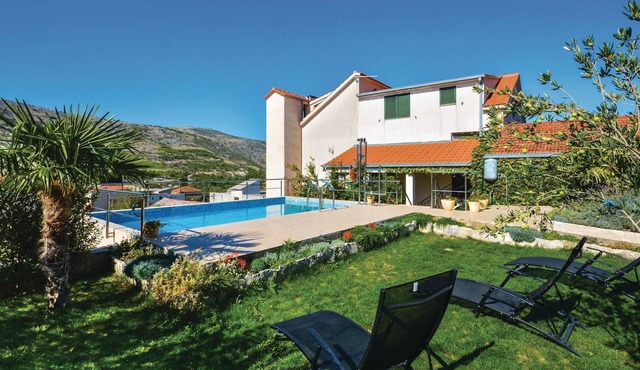 Nice apartment in Srinjine