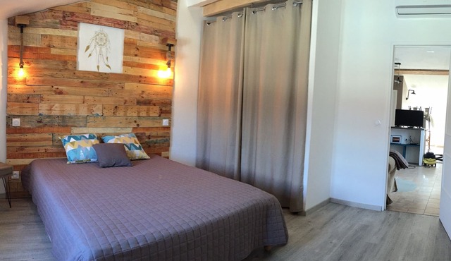 Nice apartment in the city center, quiet. Elevator.