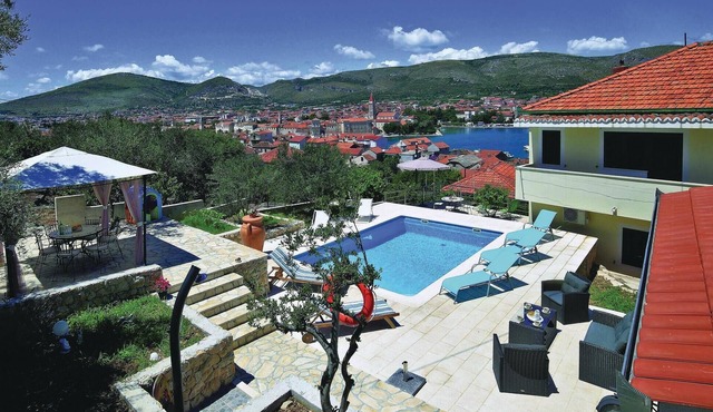 Nice apartment in Trogir
