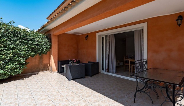 Nice apartment in villa for 7 guests with WIFI, A/C, pool, TV and terrace