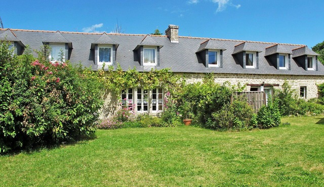 Nice apartment in villa for 6 guests with pets allowed