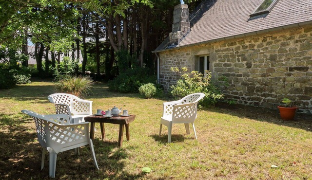 Nice apartment in villa for 6 guests with terrace and pets allowed