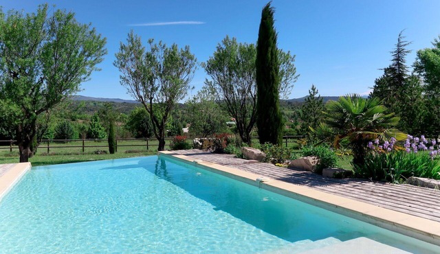 Nice apartment in villa for 8 guests with WIFI, pool, TV, patio and pets allowed
