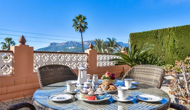 Nice apartment in villa for 6 guests with WIFI, pool, TV and terrace