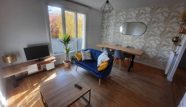 --Nice apartment near the city center--