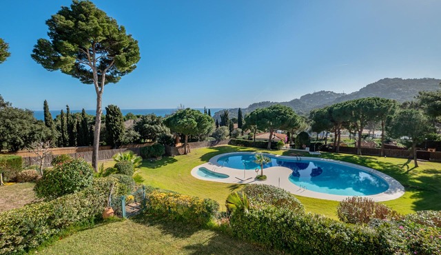 Nice apartment with sea views and community pool