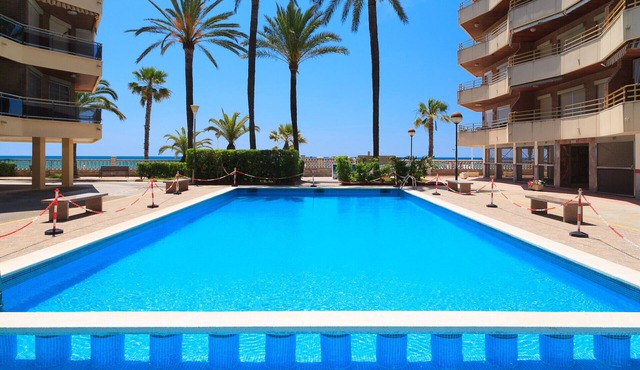 Nice Beachfront Apartment with Pool · UHC SOL DE ESPAÑA 134