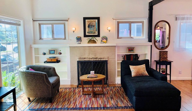 Nice bungalow with AC in sunny Los Angeles