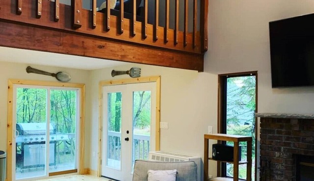 Nice Cabin in the Poconos Mountain (Saw Creek Est)