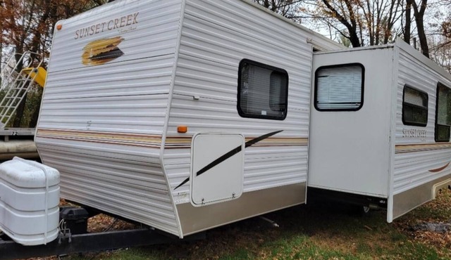 Nice Camper With Slide out