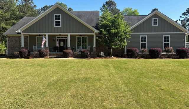 “Nice Catch” Spacious 5-bedroom house in peaceful Appling