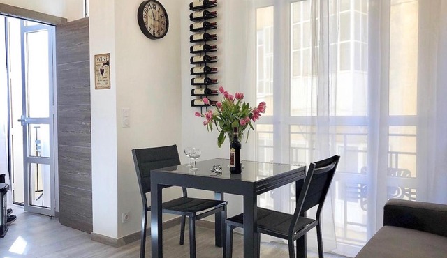 Nice Centre Flat - Modern, Quiet and Brand New