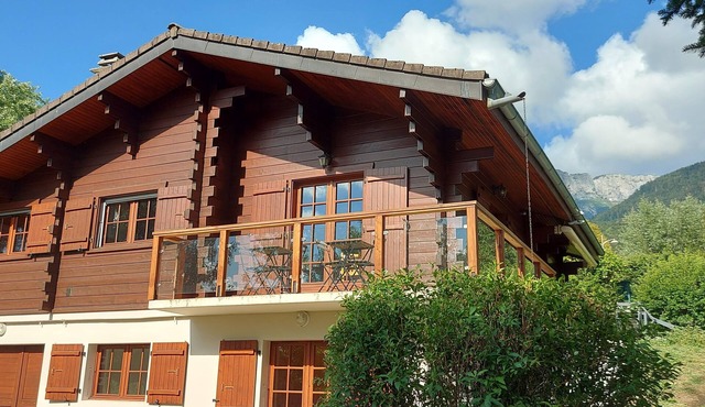 Nice chalet between Lake Annecy and mountains