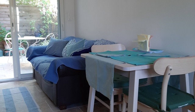 Nice city studio nestled in the calm of the garden