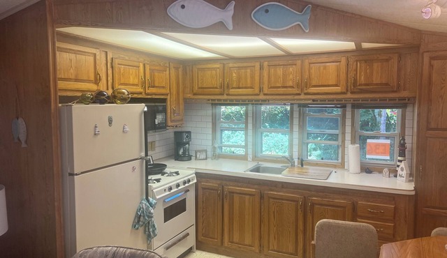 Nice clean cottage close to pool and beach.