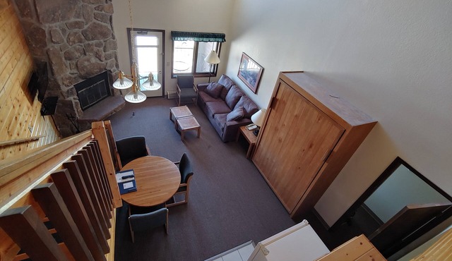 Nice Condo with Loft; Sleeps Eight; Near the Slopes and Near RMNP