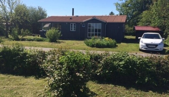 Nice cottage by the water near Stevns - DK, only 50 meters to the beach