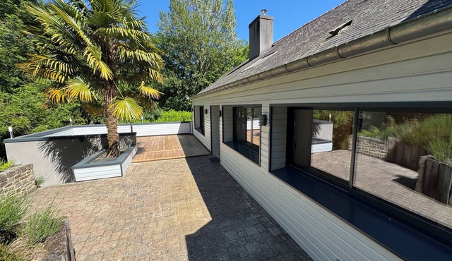 Nice cottage in the heart of the forest with direct access to Dinan harbor.