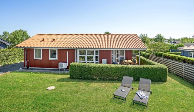 Nice cottage near the beach.