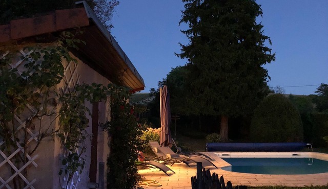 Nice cottage with swiming pool in a typical Dordogne hamlet