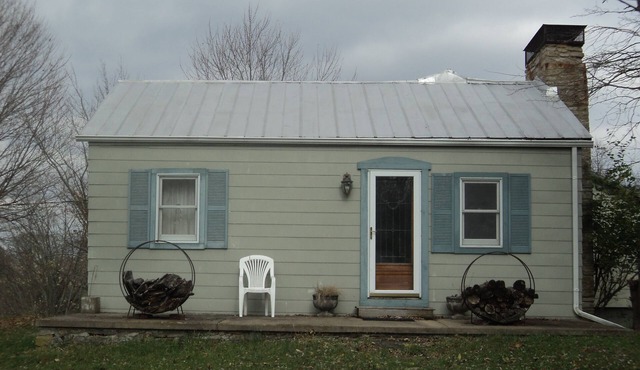 NICE COUNTRY HOME THAT IS IN A PEACEFUL SURROUNDING THAT HAS PLENTY OF RELAXATIO