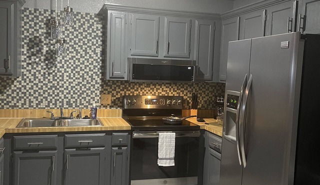Nice Cozy 2 Bedroom 2 BathTownhouse near Tinker AFB