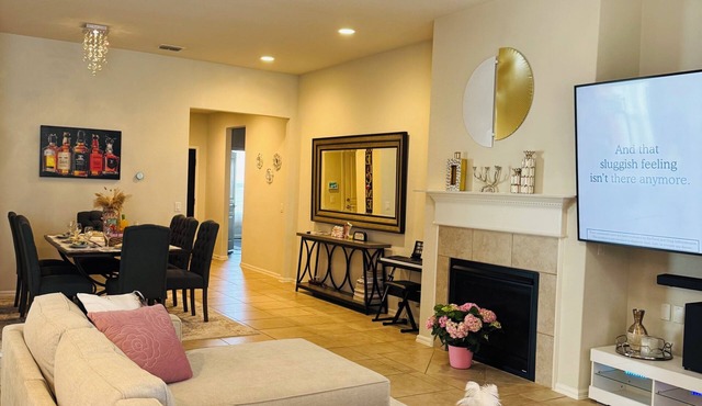 Nice & Cozy home- Minutes from Six Flags, La cantera Mall, Sea World, Golf Clubs