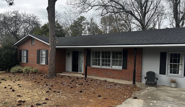 Nice cozy house in a quiet neighborhood. Minutes from Downtown Columbus.