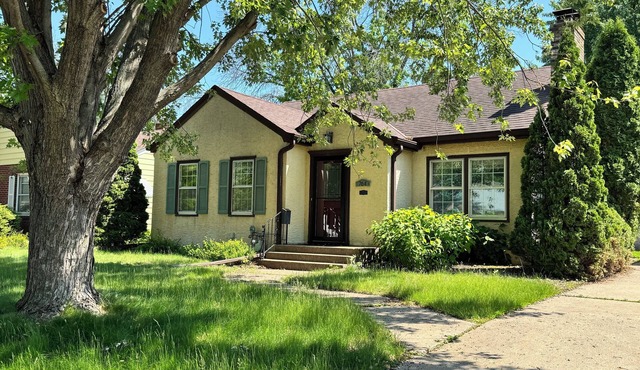 Nice cozy house near Como Park
