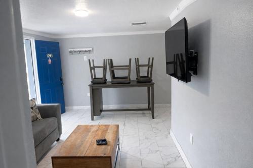 Nice Cozy2 Bedroom Apartment By University Mall