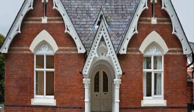 Nice double room and bathroom with own door access