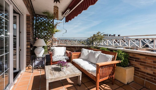 Nice duplex penthouse in the center of Majadahonda overlooking the Madrid skyline.