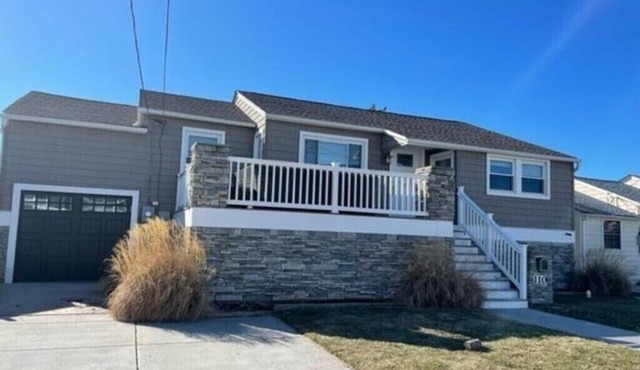 Nice Family-Style Shore House with hot tub - 3 mins from the beach